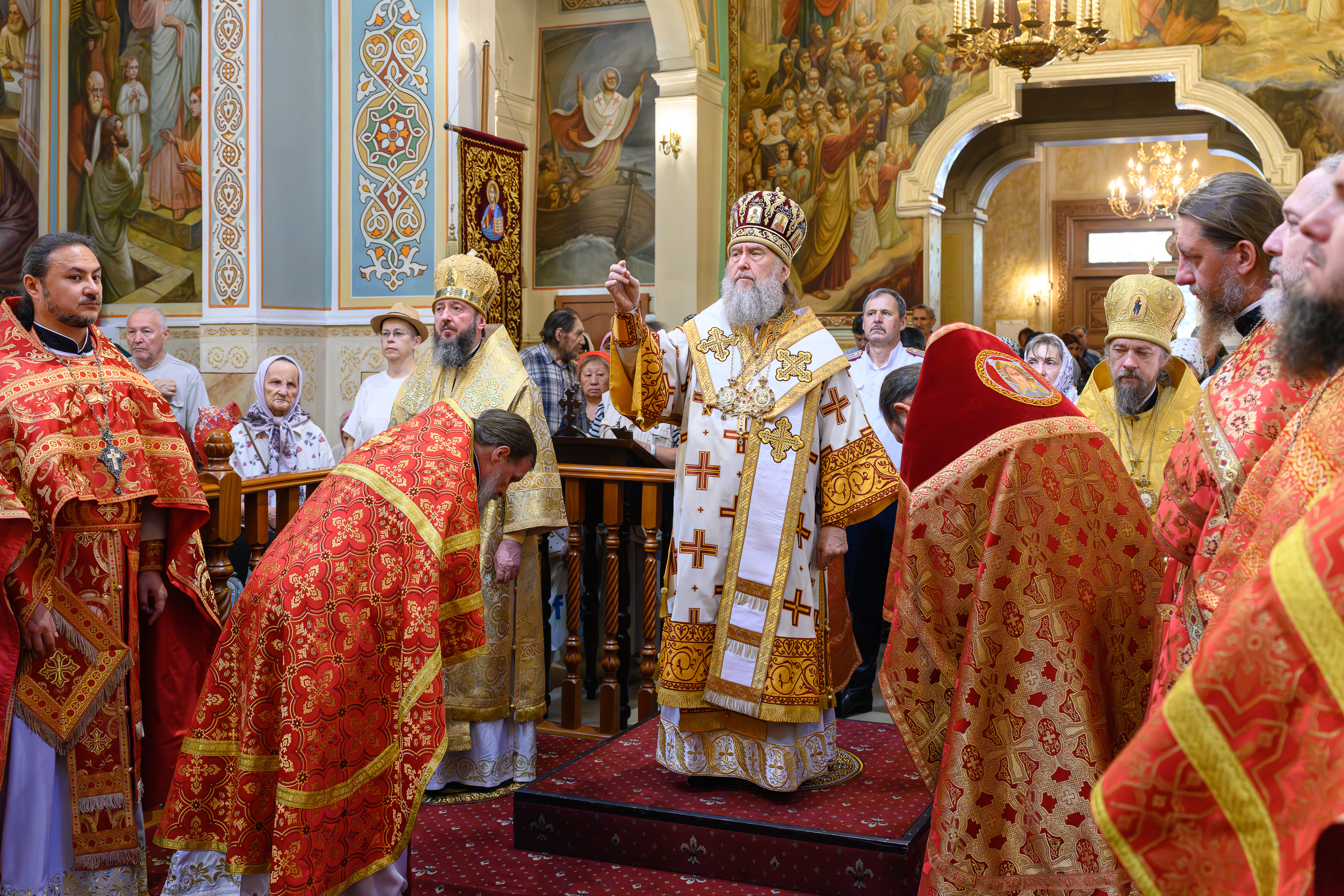 On the day of the commemoration of the Great Martyr Panteleimon, Metropolitan Alexander celebrated the Liturgy at St. Nicholas Cathedral in the Southern capital.