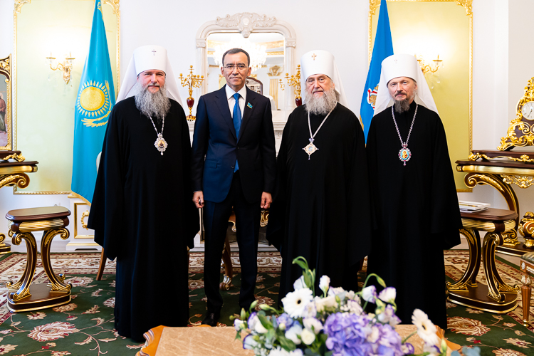 As part of the celebration of the 25th anniversary of the establishment of the Astana Diocese, the Chairman of the Senate of the Parliament of the Republic of Kazakhstan, M.S. Ashimbaev, visited the Spiritual and Cultural Center of the Metropolitan Distri