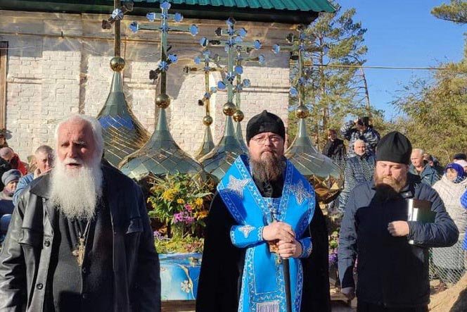 Bishop Vianor of Uralsk Consecrated the Domes and Crosses for St. Nicholas Monastery in the Village of Derkul