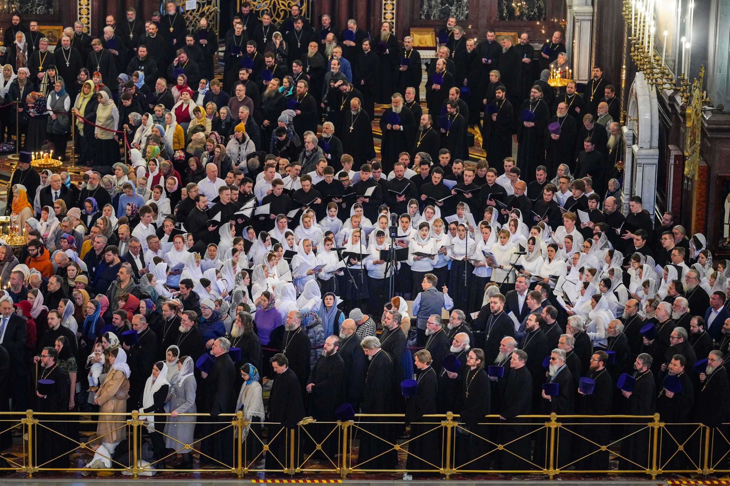 The Secretary of the Metropolitan District, O.N. Ovchinnikov, and the Choir of the Iveron-Seraphim Monastery of Almaty Participated in the Patriarchal Liturgy at the Cathedral of Christ the Savior in Moscow