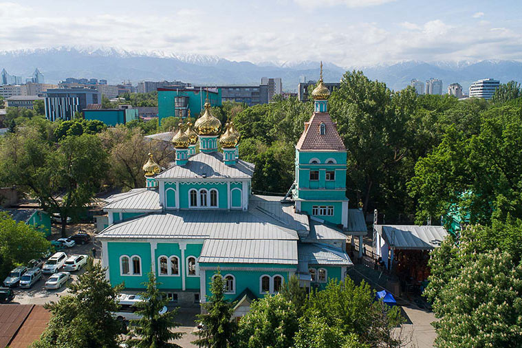 On Bright Thursday, the Head of the Metropolis of Kazakhstan Celebrated the Divine Liturgy at St. Nicholas Cathedral in Almaty