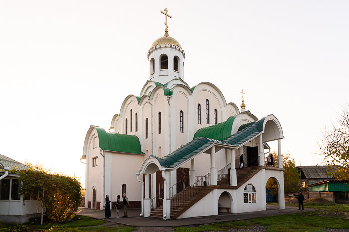 Елшілерге теңестірілген Кирилл мен Мефодийді еске алу күні митрополит Александр Кемел ықшам ауданындағы Успен шіркеуінде Литургияны өткізді