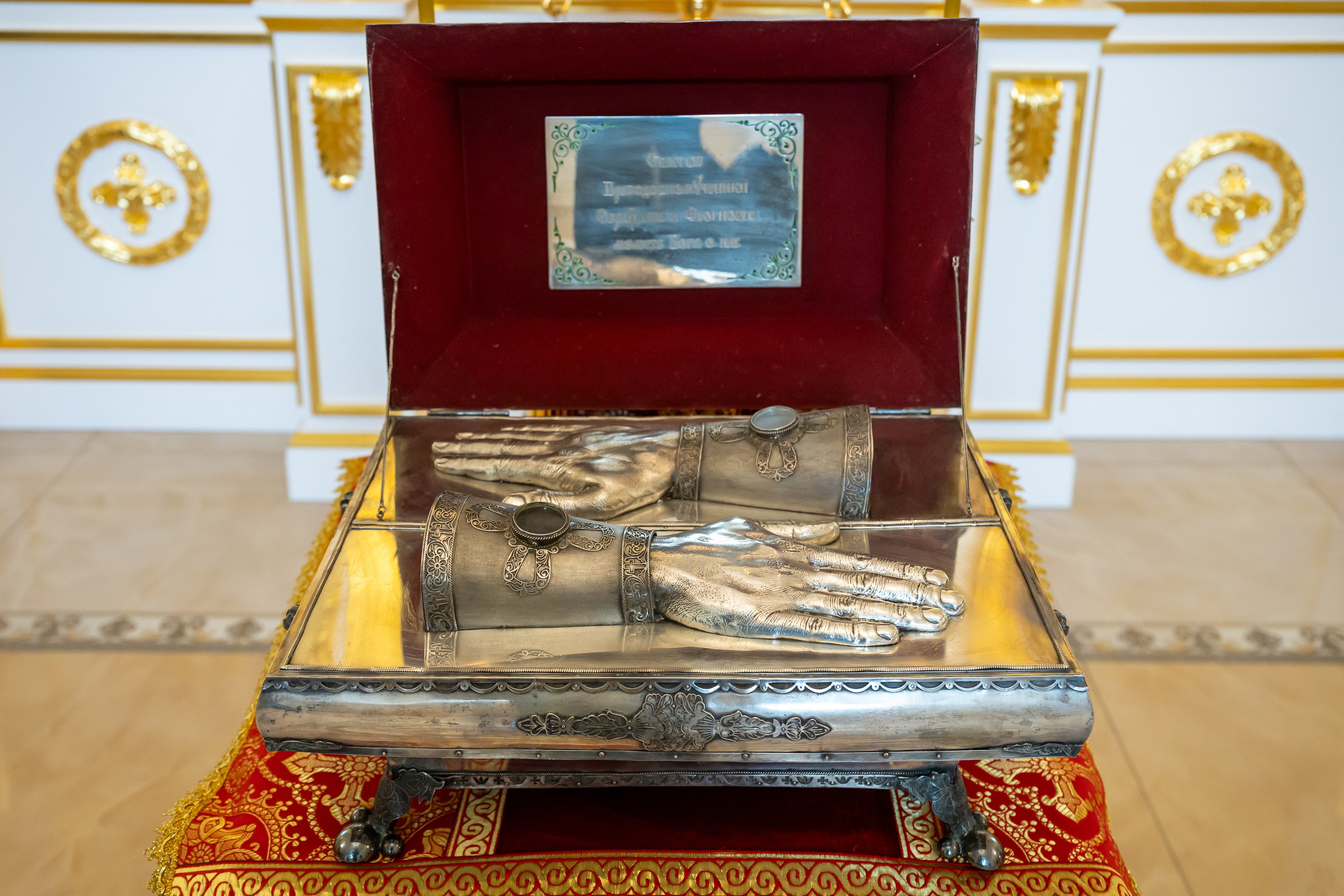 Митрополит Александр Қазақстанның көктегі қоғаушылары – Алматының Серафим мен  Феогност қасиетті шейіттеріне дұға бағыштады