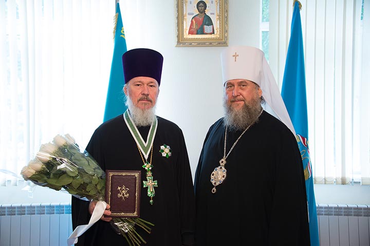 Metropolitan Alexander of Astana and Kazakhstan congratulates the dean of the churches of the Almaty ecclesiastical district, Protopriest Valery Zakharov, on the 50th anniversary of his priestly ordination