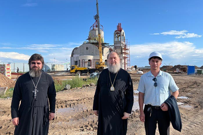 На строящийся храм в Астане установлены купольные конструкции
