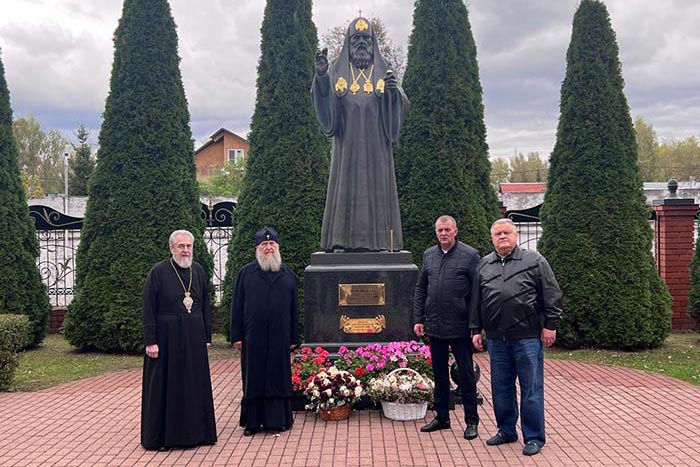 Metropolitan Alexander Visits the Sofrino Artistic and Production Enterprise