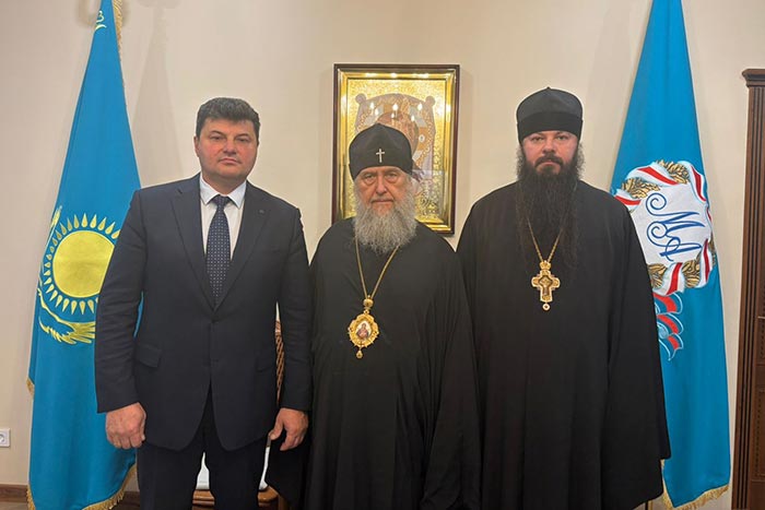 Митрополит Александр Рудный қаласының әкімі В.Н. Ионенкомен кездесті