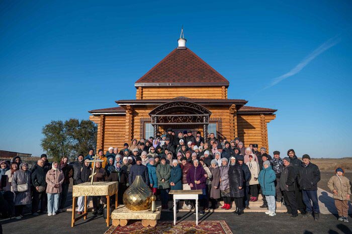 Астана және Қазақстан митрополиті Александр Владимировка ауылында салынып жатқан Никольский шіркеуінің кресті мен күмбезін қасиетті етті