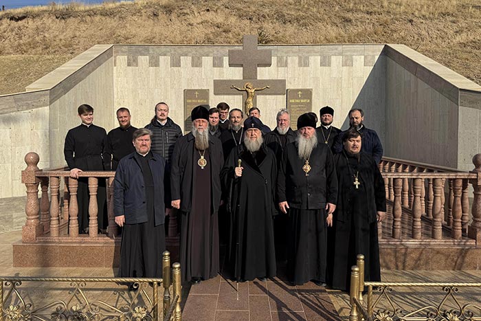 В день памяти новомучеников Чимкентских митрополит Александр совершил молитву в Лисьей балке – на месте страдальческой кончины тысяч православных христиан