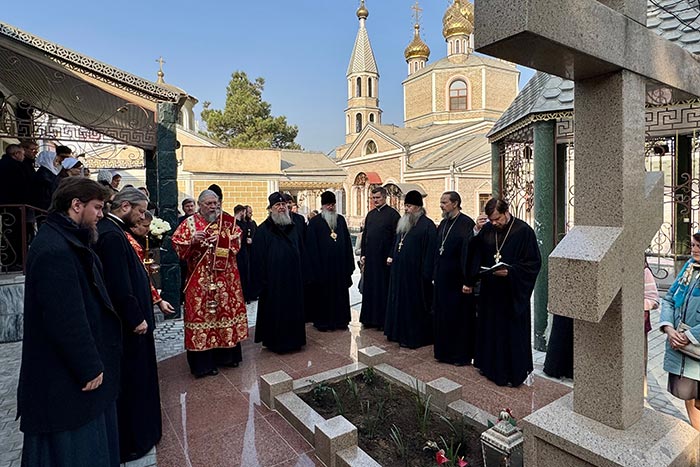 Глава Митрополичьего округа совершил литию на месте упокоения приснопамятного архиепископа Елевферия (Козореза)