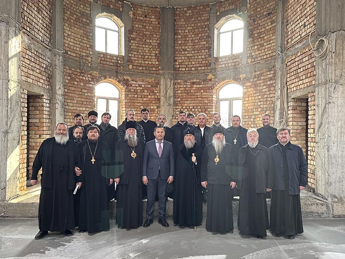 Глава Митрополичьего округа посетил строящийся храм-памятник в честь новомучеников Чимкентских, убиенных в Лисьей балке