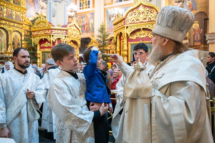 В канун праздника Рождества Христова митрополит Александр совершил всенощное бдение в главном храме Алма-Аты