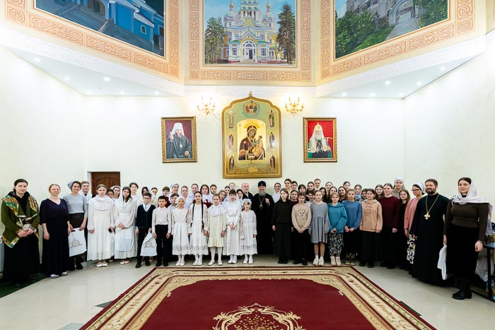 Митрополит Александр встретился с московской детско-юношеской хоровой студией «Царевич» и певческими коллективами воскресных школ Алма-Аты и Алма-Атинской области