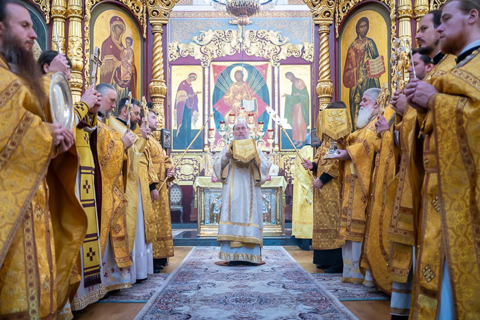 В неделю сыропустную митрополит Александр совершил Литургию в главном храме Южной столицы