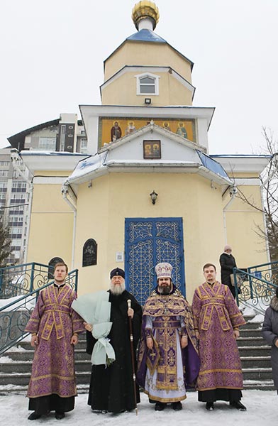 Поминальная суббота Великого поста. Митрополит Александр совершил Литургию в Константино-Еленинском соборе Астаны