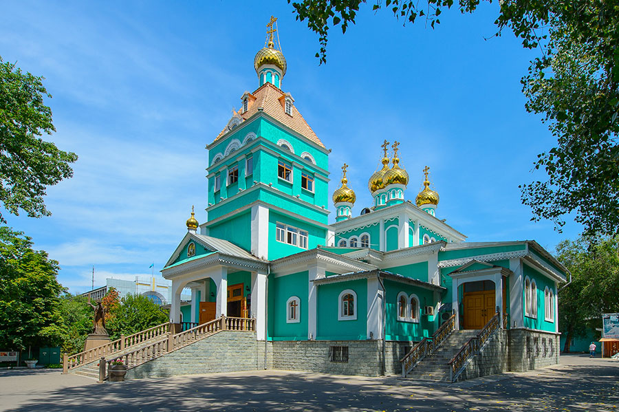 В воскресный день, отмеченный памятью Севастийских мучеников, митрополит Александр совершил Литургию в Никольском соборе Южной столицы