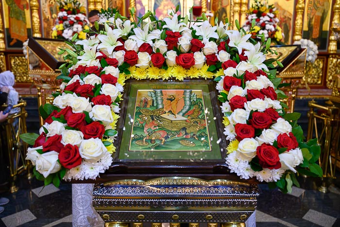 Праздник праздников и Торжество из торжеств – Светлое Христово Воскресение. Митрополит Александр совершил праздничное богослужение в Вознесенском соборе Алма-Аты