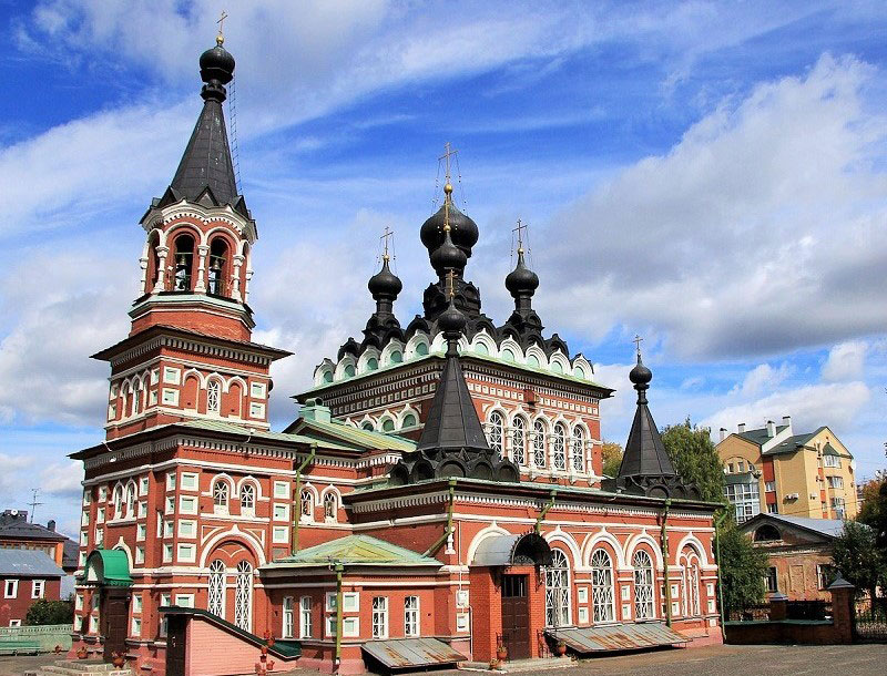 Head of the Kazakhstan Metropolitan District Visits the St. Seraphim Cathedral of Vyatka