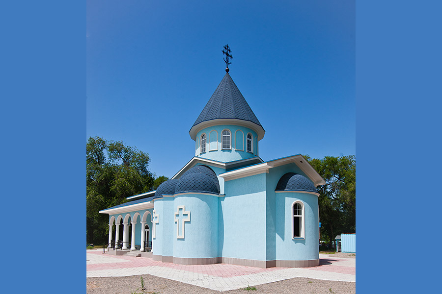 Престольный праздник храма Царственных страстотерпцев в поселке Карабулак