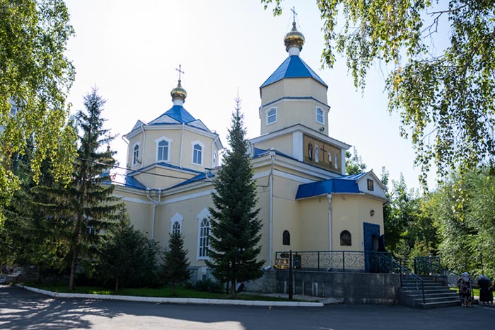 День памяти равноапостольного великого князя Владимира. Митрополит Александр совершил Литургию в Константино-Еленинском соборе Астаны