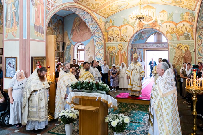 В день памяти святителя Митрофана Воронежского митрополит Александр совершил Литургию в Иверском храме поселка Боралдай