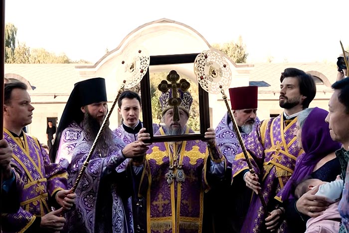 Во Владимирском храме Алма-Аты встретили новообретенную святыню – «Пошехонский Крест». Духовные торжества возглавил епископ Каскеленский Геннадий
