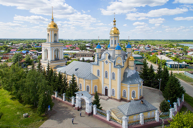 Митрополит Александр посетил старейший храм Петропавловской епархии
