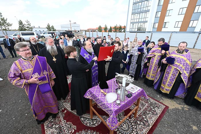 Metropolitan Alexander Lays Foundation Stone for Church Dedicated to the Icon of the Mother of God “Multiplier of Wheat”