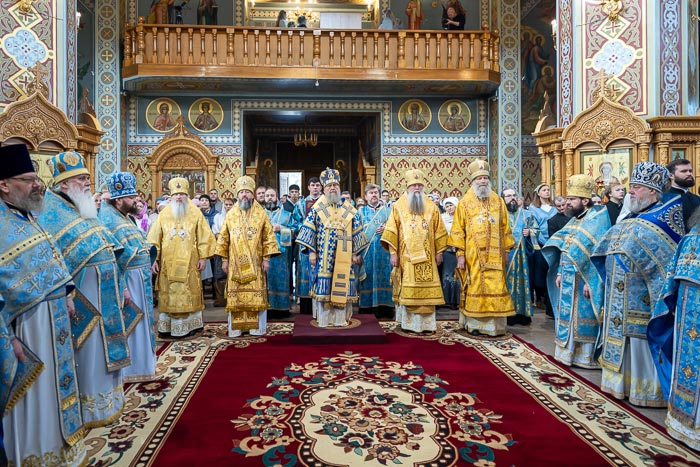 Праздник Иверской иконы Божией Матери. Митрополит Александр возглавил престольные торжества в Иверско-Серафимовском монастыре